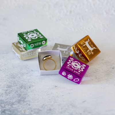 جعبه جواهرات 100 عددی بسته بندی شده مدل طلاکوب کوچک